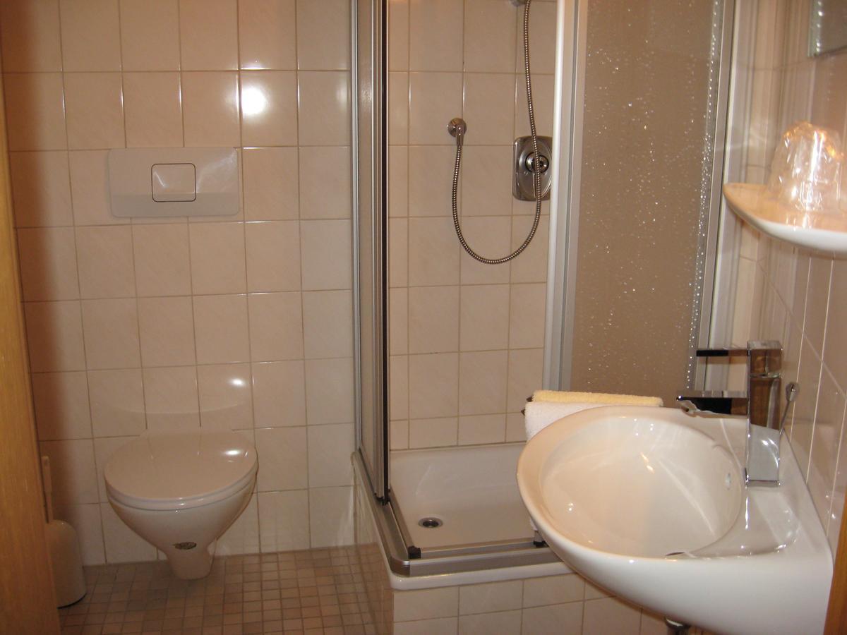 Hotel-Gasthof Zum Hirschen Durrwangen Room photo